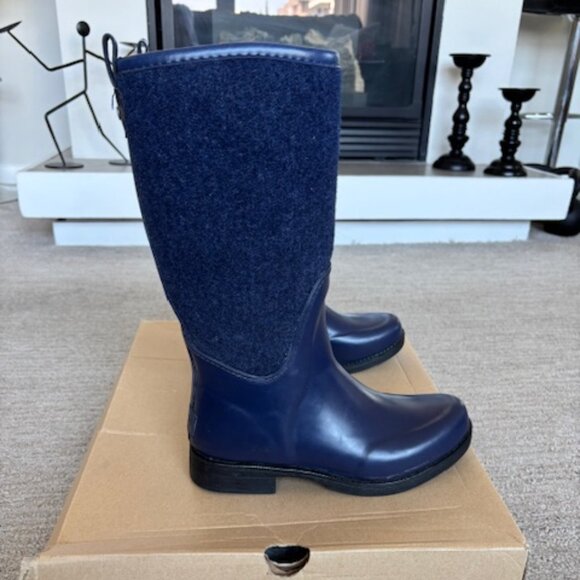 UGG Women's Reignfall Rainboots in Perfect Condition - Picture 2 of 7